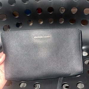 Micheal kors side bag!